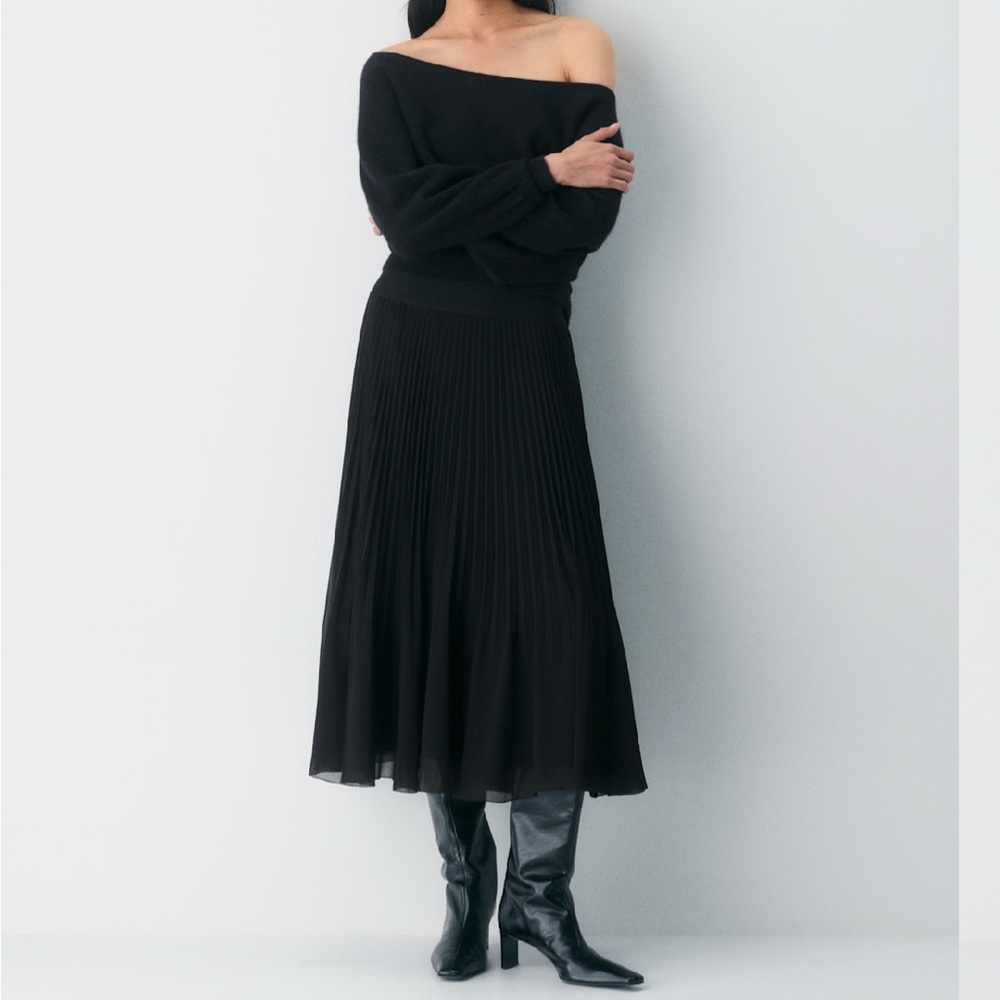 Wilfred Twirl Black Pleated Skirt